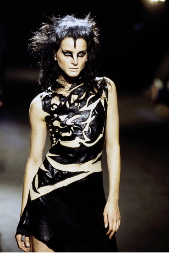 ALEXANDER McQUEEN: REDIFINING BEAUTY 写真集 ALEXANDER McQUEEN: REDIFINING BEAUTY 写真集 Alexander